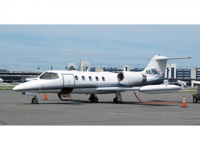 Learjet 35 (N620MJ)