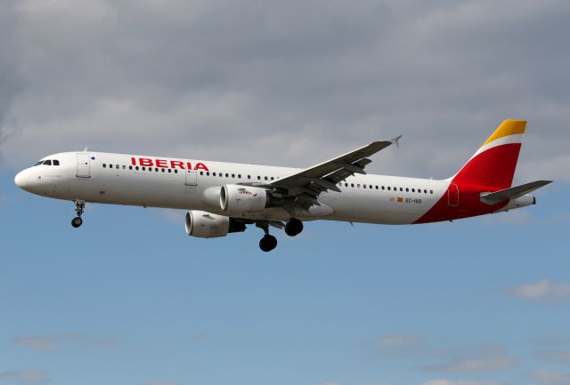 Airbus A321 (EC-IXD)