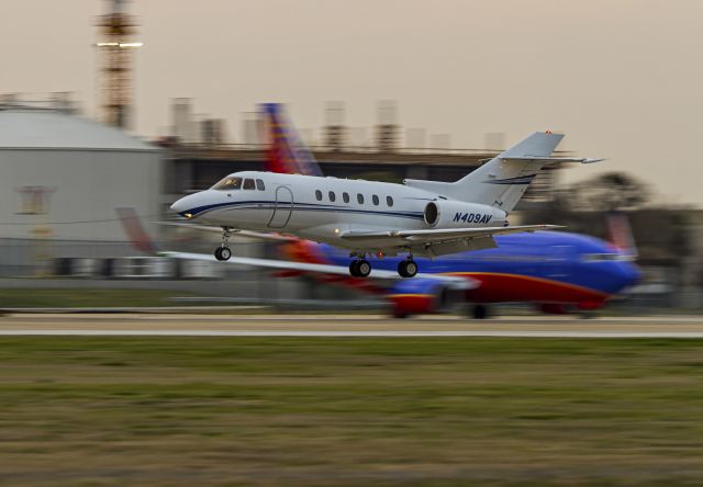 Hawker 800 (N409AV)