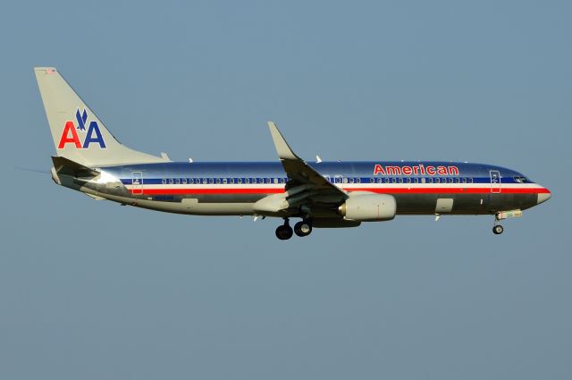 Boeing 737-800 (N916NN) - American - B738 - N916NN - Arriving KDFW 07/03/2013