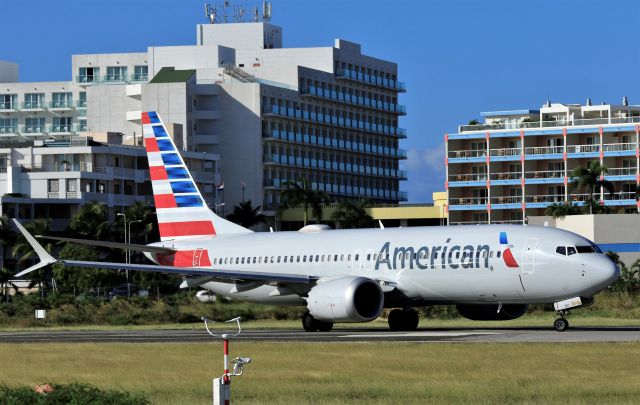 Boeing 737 MAX 8 (N335RT)