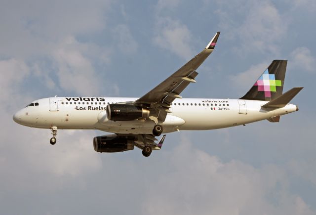 Airbus A320 (XA-VLS) - Volaris / Airbus A320-233 - MSN 7123 / XA-VLS / MMMX 06/2019