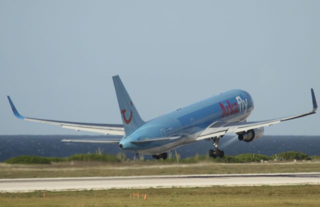 BOEING 767-300 (PH-OYJ)