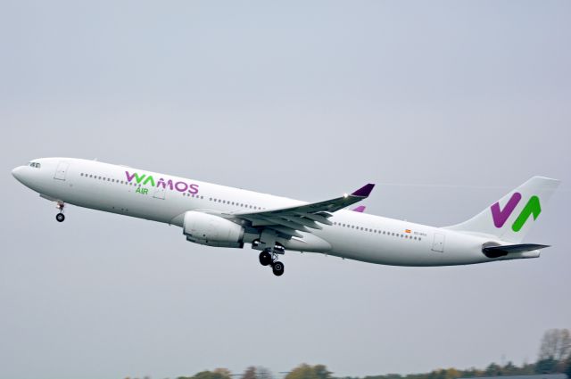 Airbus A330-300 (EC-NTX) - St. Magleby RWY22R