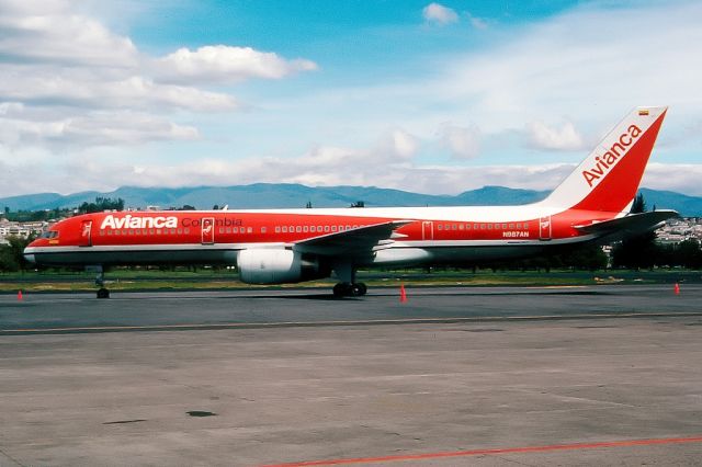 Boeing 757-200 (N987AN)