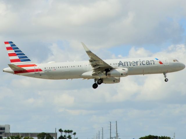 Airbus A321 (N902AA)