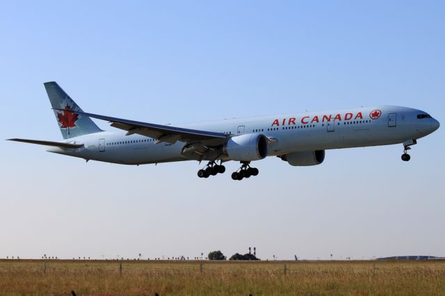 BOEING 777-200LR (C-FITL)