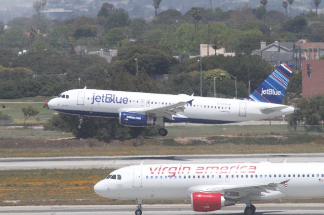 Airbus A320 (N796JB)