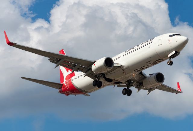 Boeing 737-800 (VH-VYI) - QANTAS BOEING 737-838 - REG VH-VYI (CN 34181/1840) - ADELAIDE INTERNATIONAL AIRPORT SA. AUSTRALIA - YPAD 28/7/2018