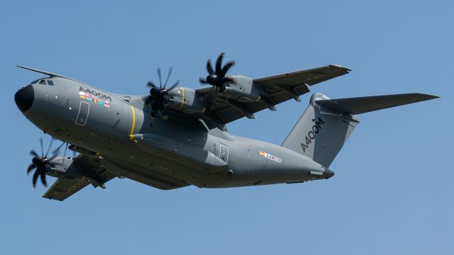 AIRBUS A-400M Atlas (A4M006) - A400M doing a low pass over the runway to salute the Airbus Factory