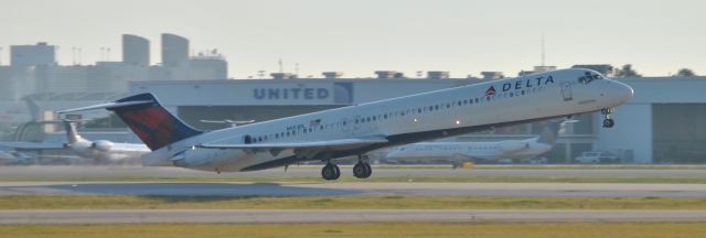 McDonnell Douglas MD-88 (N953DL)