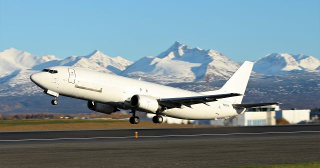 BOEING 737-400 (N403YK)