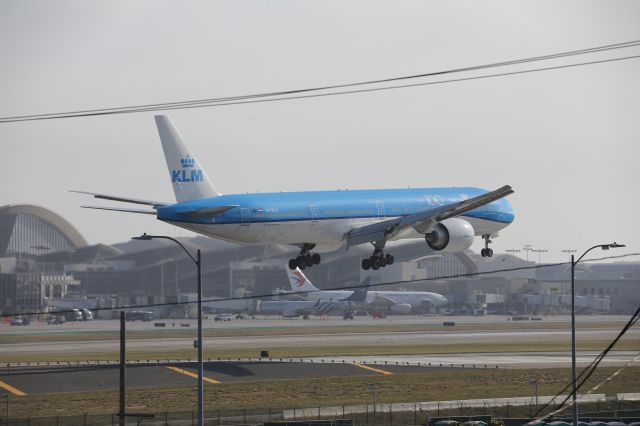 BOEING 777-300ER (PH-BVU)