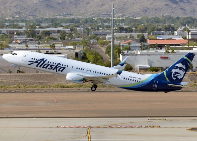 Boeing 737-900 (N224AK)