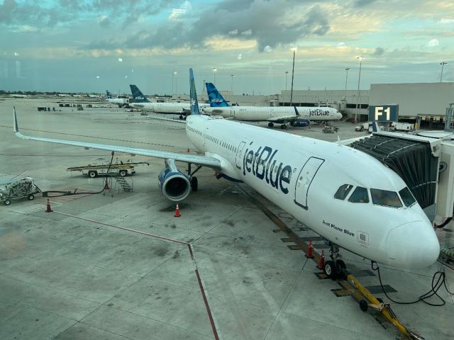 N972JT — - JetBlue A321 CEO getting ready for an early AM departure