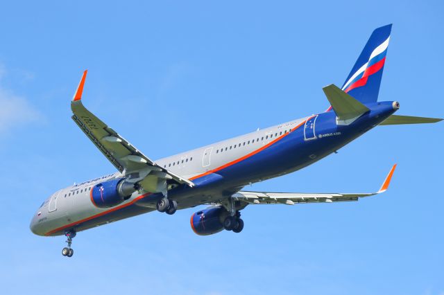 Airbus A321 (RA-73727)
