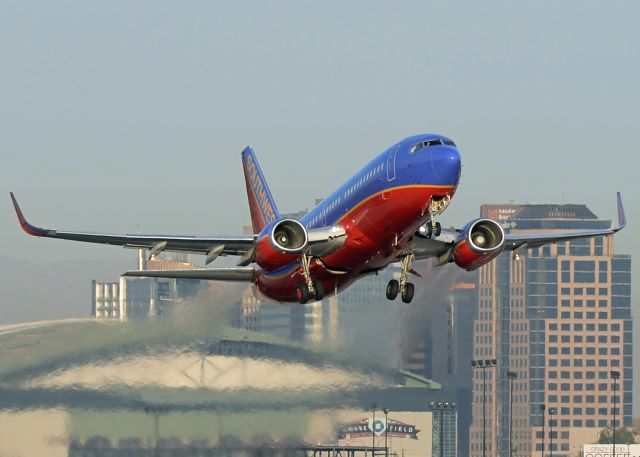 BOEING 737-300 (N610WN)