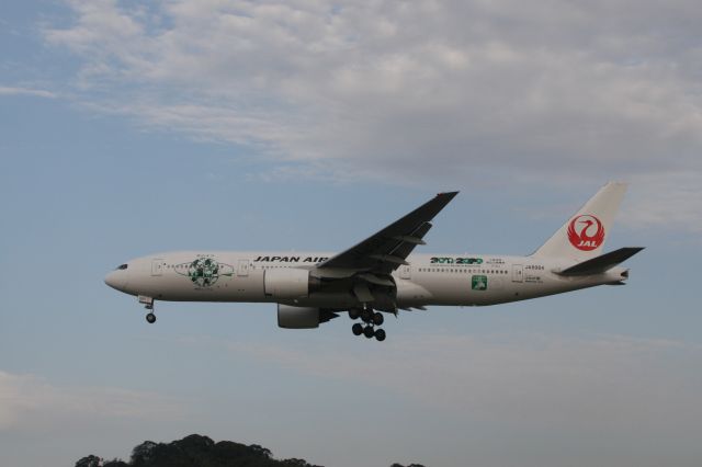 Boeing 777-200 (JA8984)