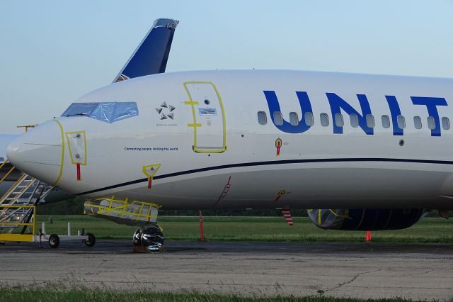 Boeing 737-800 (N37274) - One of 32 United jets stored at RFD.