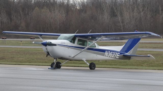 Cessna Skyhawk (N3627E) - Nice Paint Scheme!