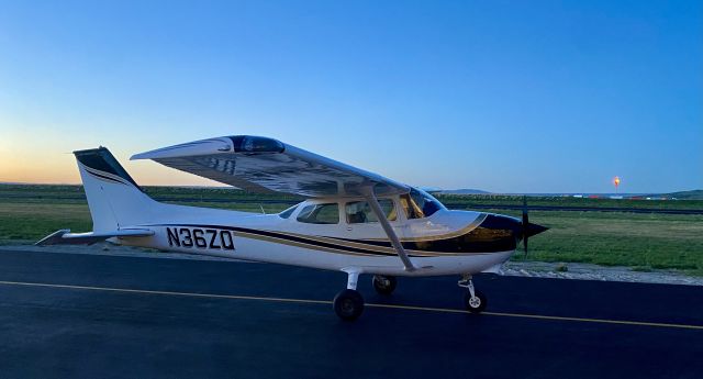 Cessna Skyhawk (N36ZQ) - Good morning WY!