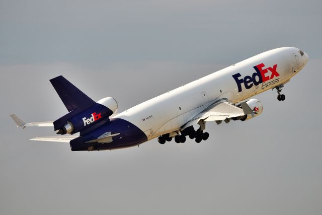 Boeing MD-11 (N607FE) - 08-25-21 23-L departure