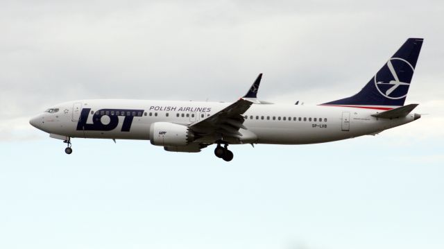 Boeing 737-800 (SP-LVB)