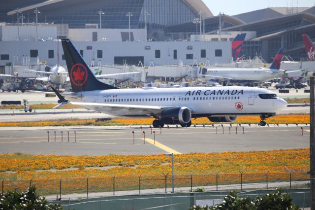 Boeing 737 MAX 8 (C-GEMV)