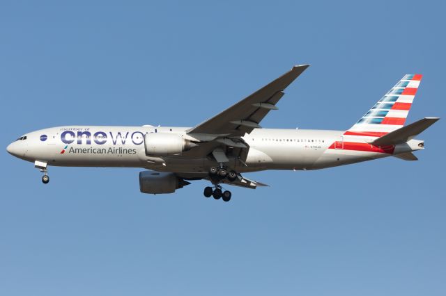 Boeing 777-200 (N796AN)