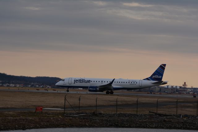 Embraer ERJ-190 (N249JB)