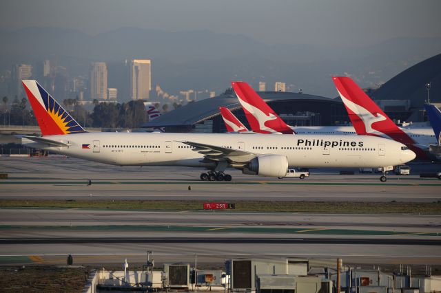 BOEING 777-300ER (RP-C7777)