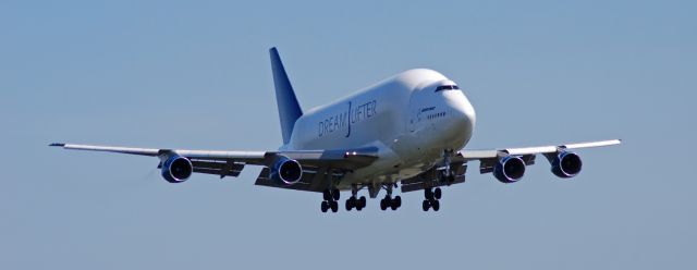 Boeing 747-400 (N780BA) - Boeing 747-409 (LCF) Dreamlifter on final for Paine Field