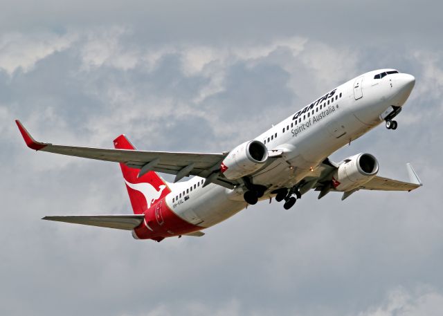 Boeing 737-800 (VH-VXL) - QANTAS - BOEING 737-838 - REG VH-VXL (CN 33482/1172) - ADELAIDE INTERNATIONAL SA. AUSTRALIA - YPAD (8/12/2014)