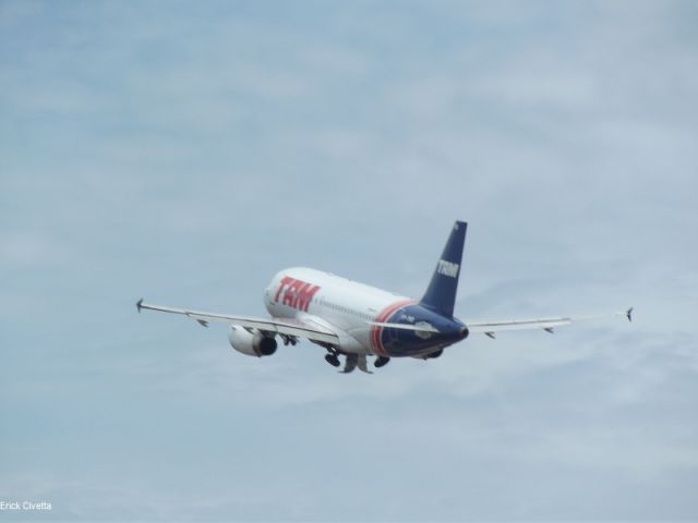 Airbus A319 (PT-TMD)