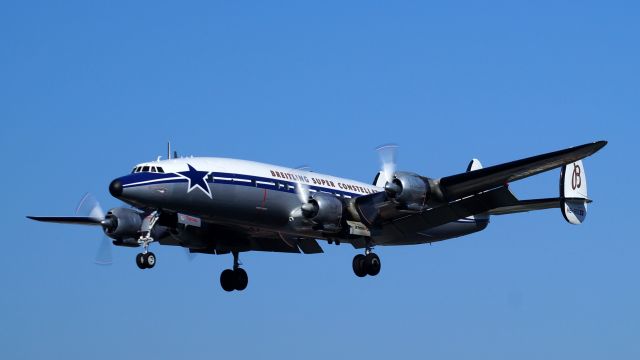 Lockheed EC-121 Constellation (HB-RSC) - Im Anflug