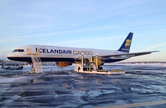 Boeing 757-200 (TF-FIH) - Iceland Air Cargo B757-200 freighter 