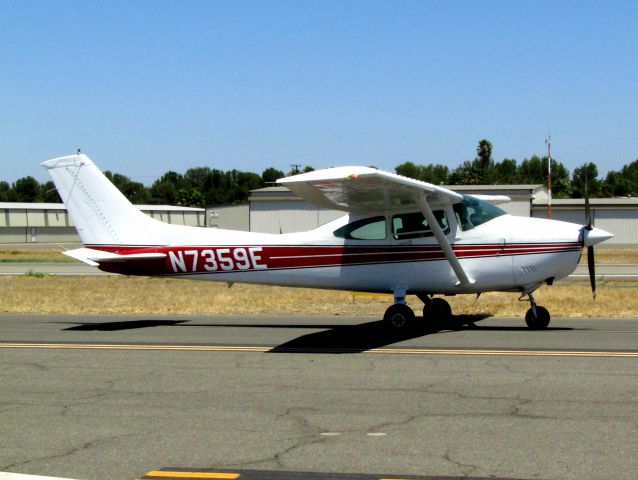 Cessna Skylane (N7359E) - Taxiing to RWY 24