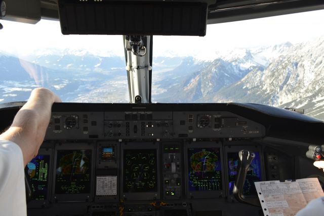 de Havilland Dash 8-400 (OE-LGM)