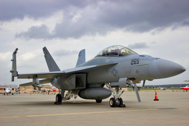 McDonnell Douglas FA-18 Hornet (16-8904)