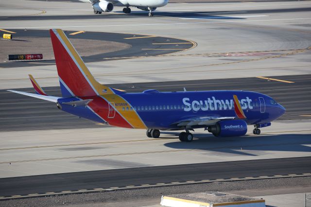 Boeing 737-700 (N708SW)