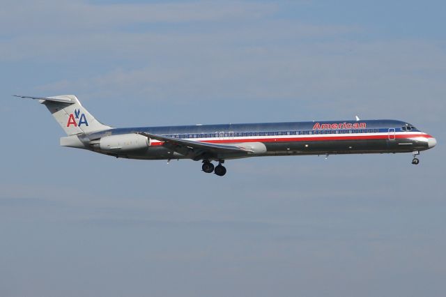 McDonnell Douglas MD-83 (N434AA)