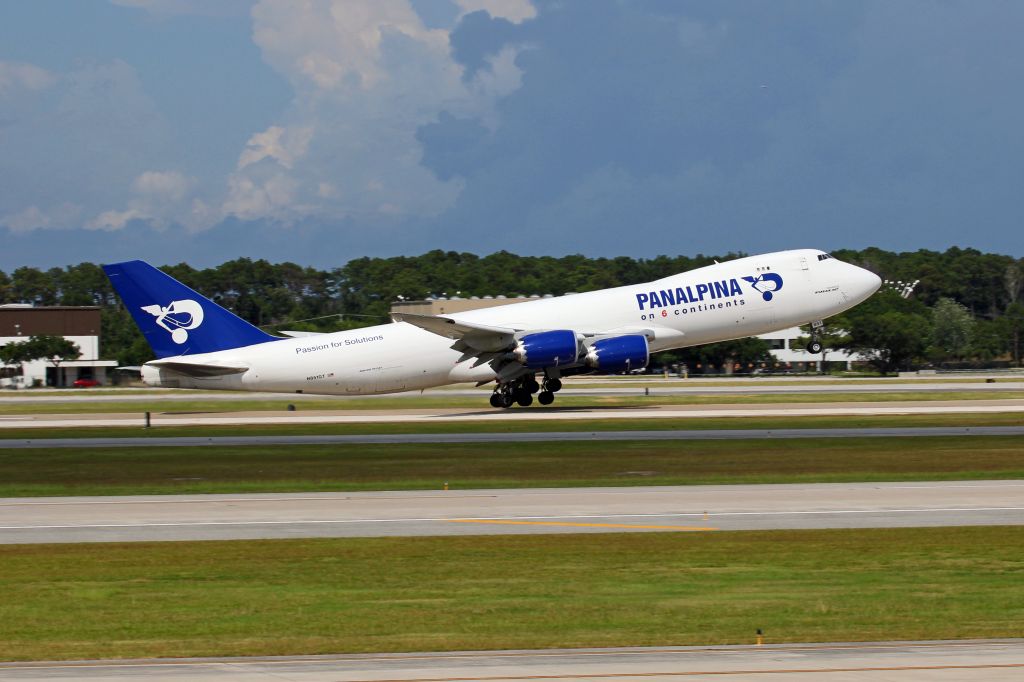 BOEING 747-8 (N851GT)