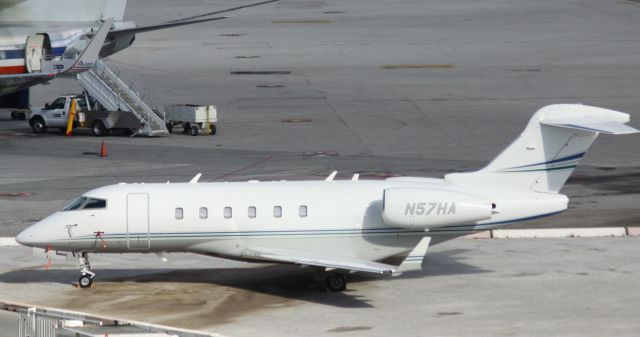 Bombardier Challenger 300 (N57HA)