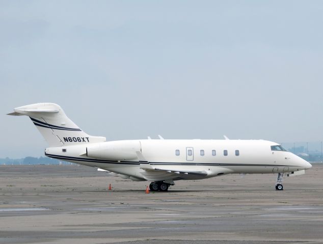 Bombardier Challenger 300 (N606XT)