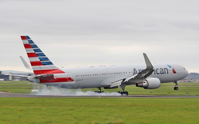 BOEING 767-300 (N397AN) - american b767-323er n397an diverting to shannon with a sick passenger while routing amsterdam to philadelphia 27/9/18.