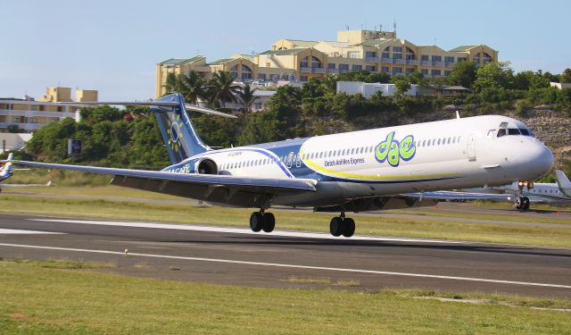 McDonnell Douglas MD-83 (N120MN)
