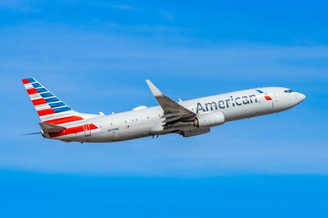 Boeing 737-800 (N979NN) - An American Airlines 737-800 taking off from PHX on 2/3/23. Taken with a Canon R7 and a Tamron 70-200 G2 lens.