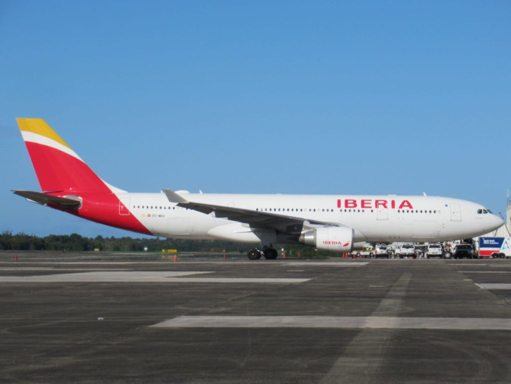 Airbus A330-200 (EC-MOU)
