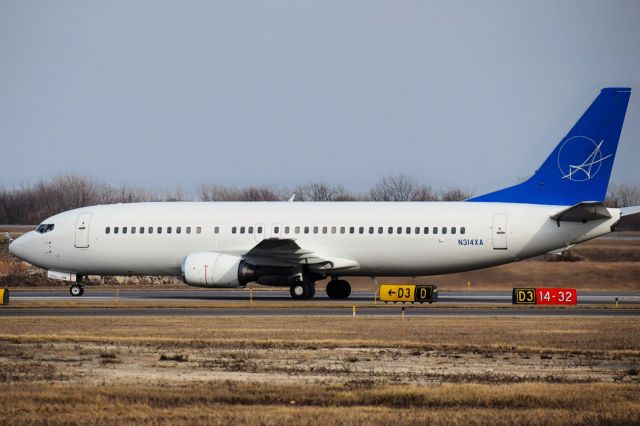 BOEING 737-400 (N314XA) - N314XA operating as SWQ3311 from Pittsburgh (KPIT) to Buffalo (KBUF) with the Pittsburgh Penguins onboard for their 2 game series against the Buffalo Sabres this weekend