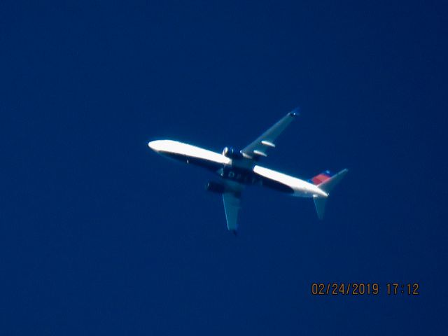 Boeing 737-900 (N894DN)